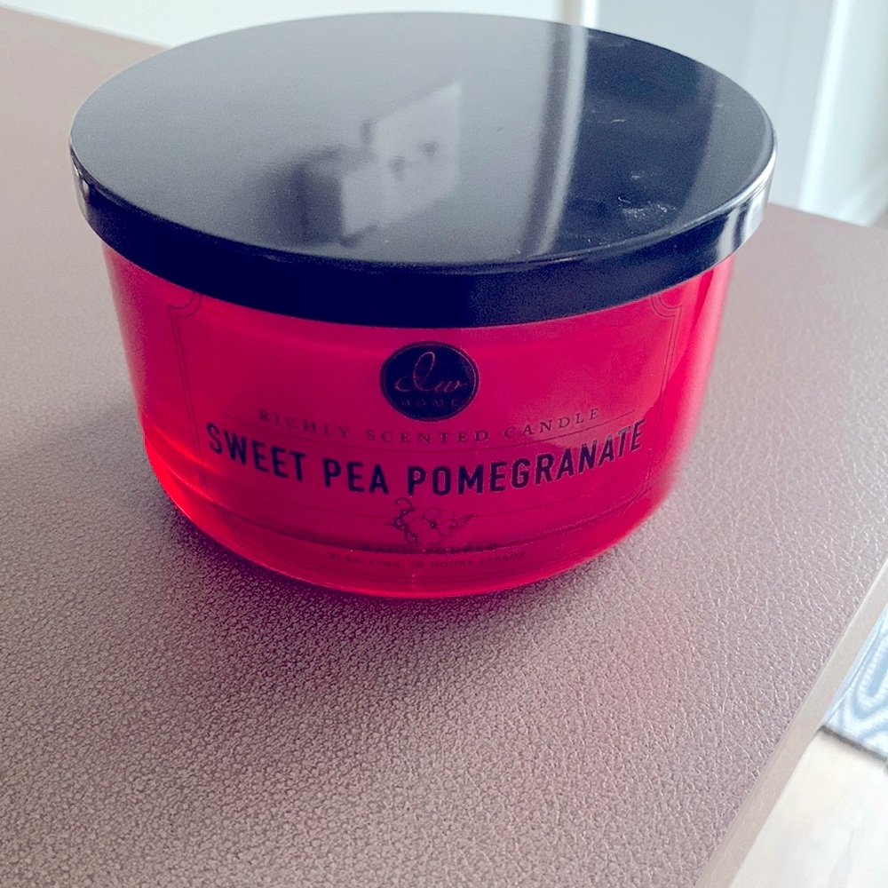 Sweet pea pomegranate candle